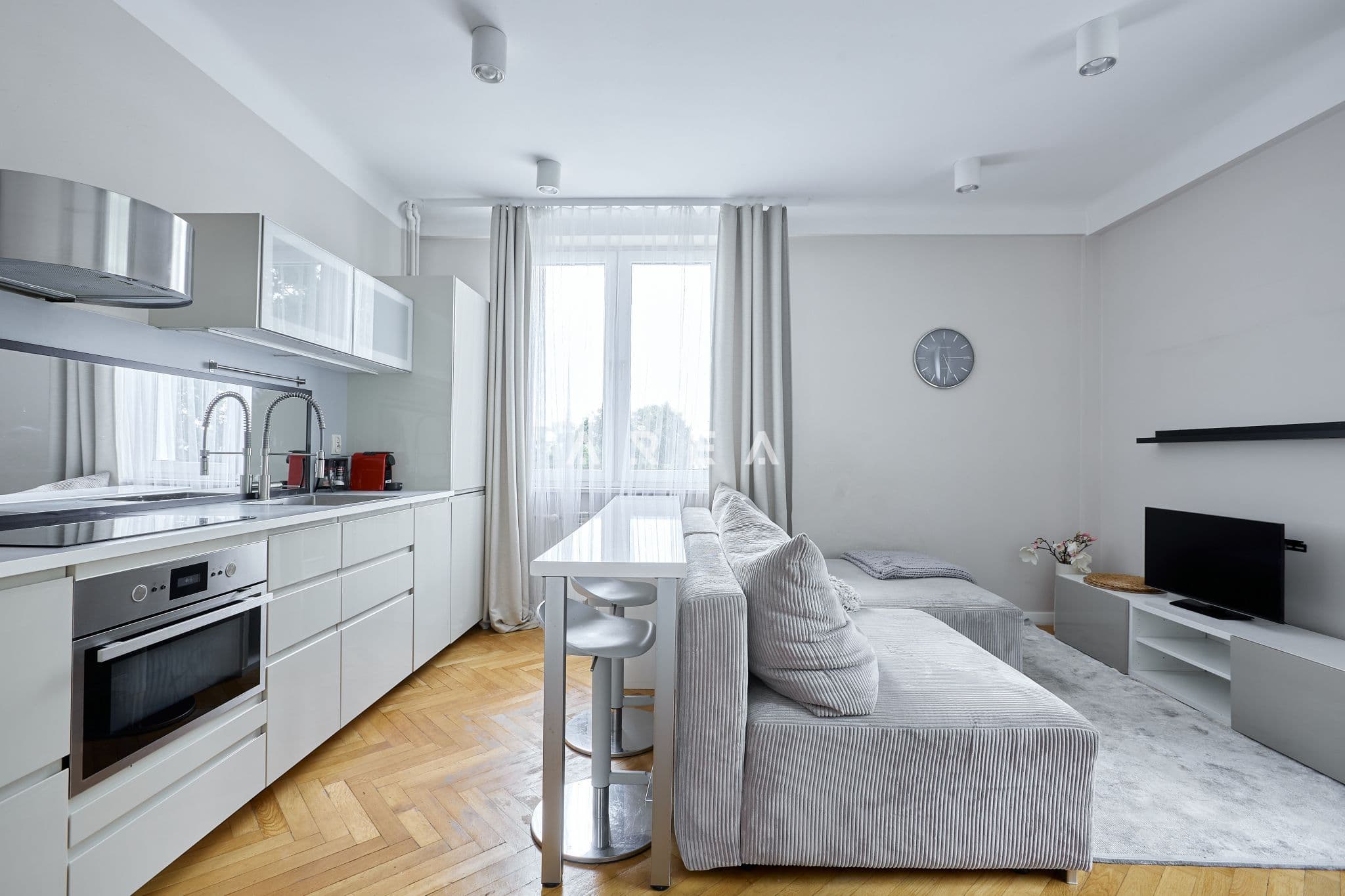 3-pokojowe mieszkanie przy metrze Młynów, Wola – 1