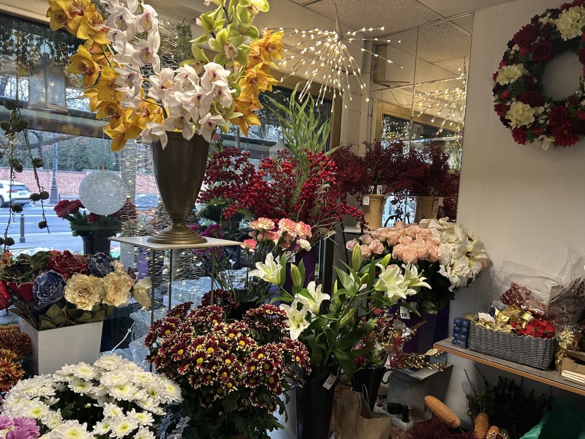 Kwiaciarnia przy Cmentarzu Powązkowskim - Photo 2