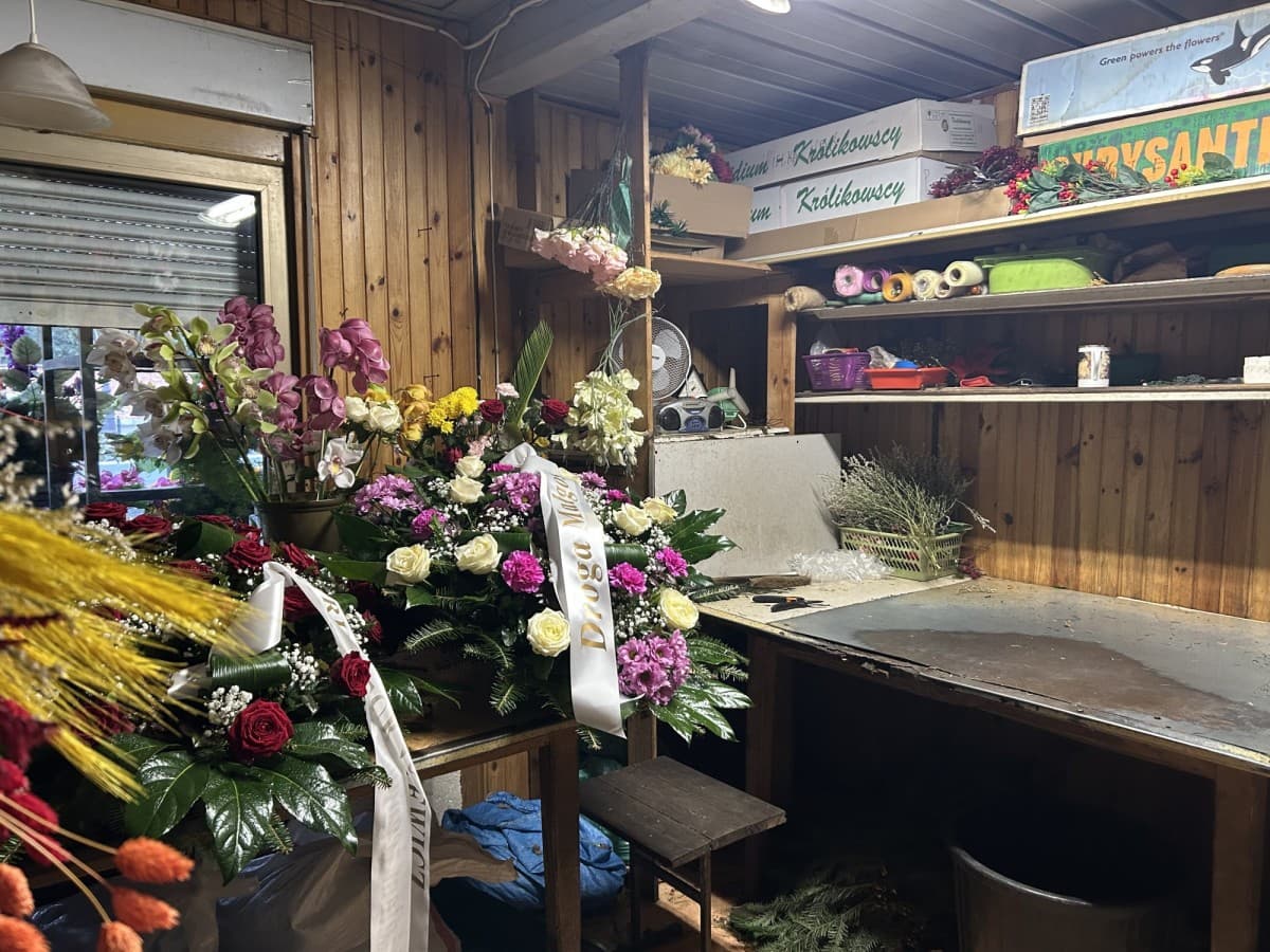 Kwiaciarnia przy Cmentarzu Powązkowskim - Photo 5