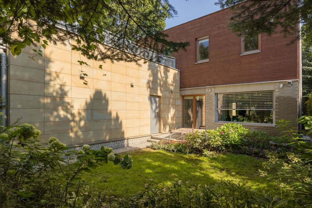 Ekskluzywny dom z dwoma tarasami w zieleni - Photo 3