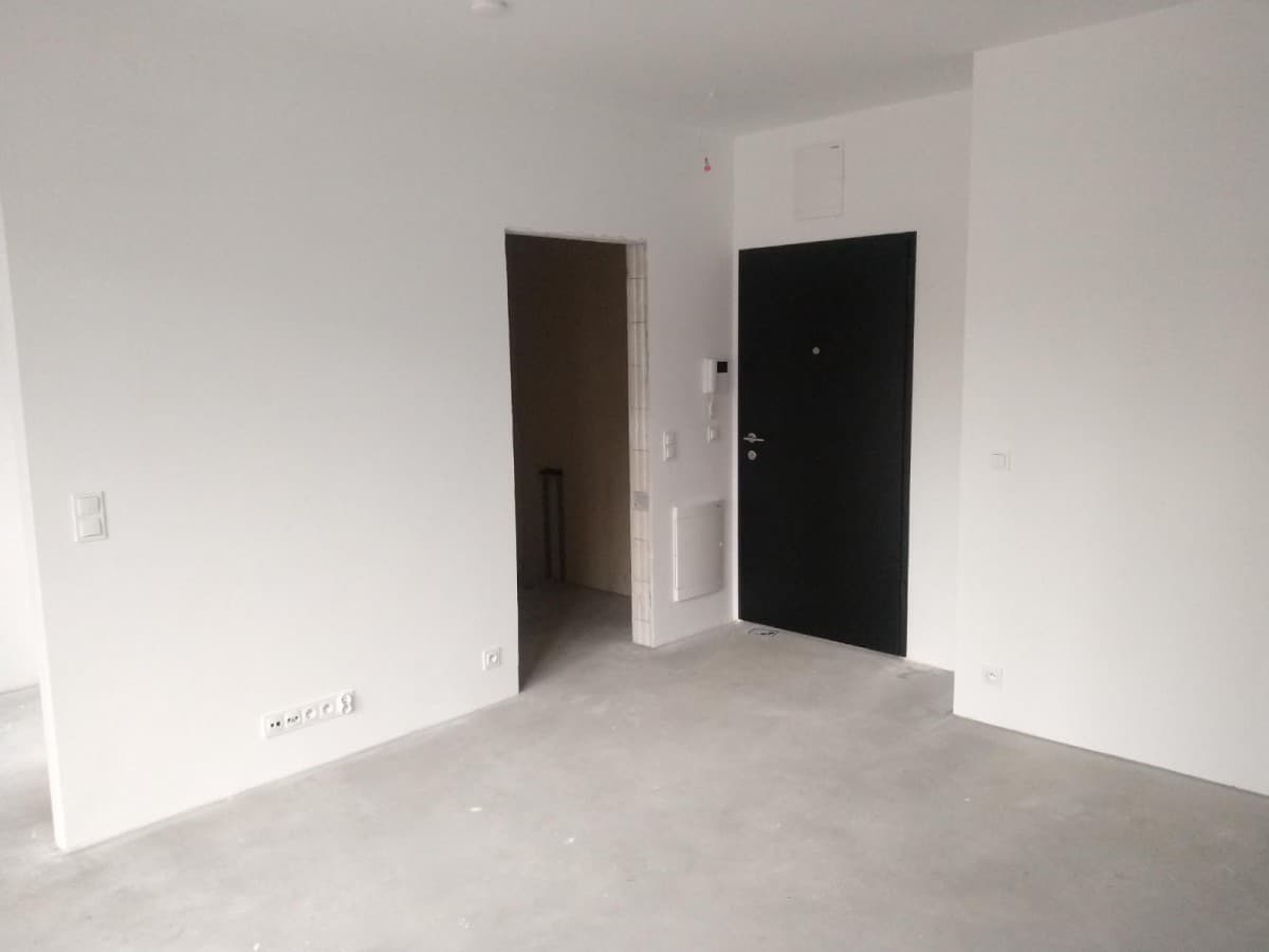 Jasna kawalerka z balkonem, 100m od PKP/KM - Photo 2