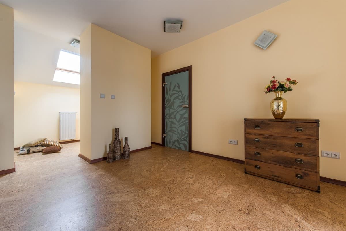 Urokliwy domek z widokiem na jezioro i dostępem do przystani - Photo 3