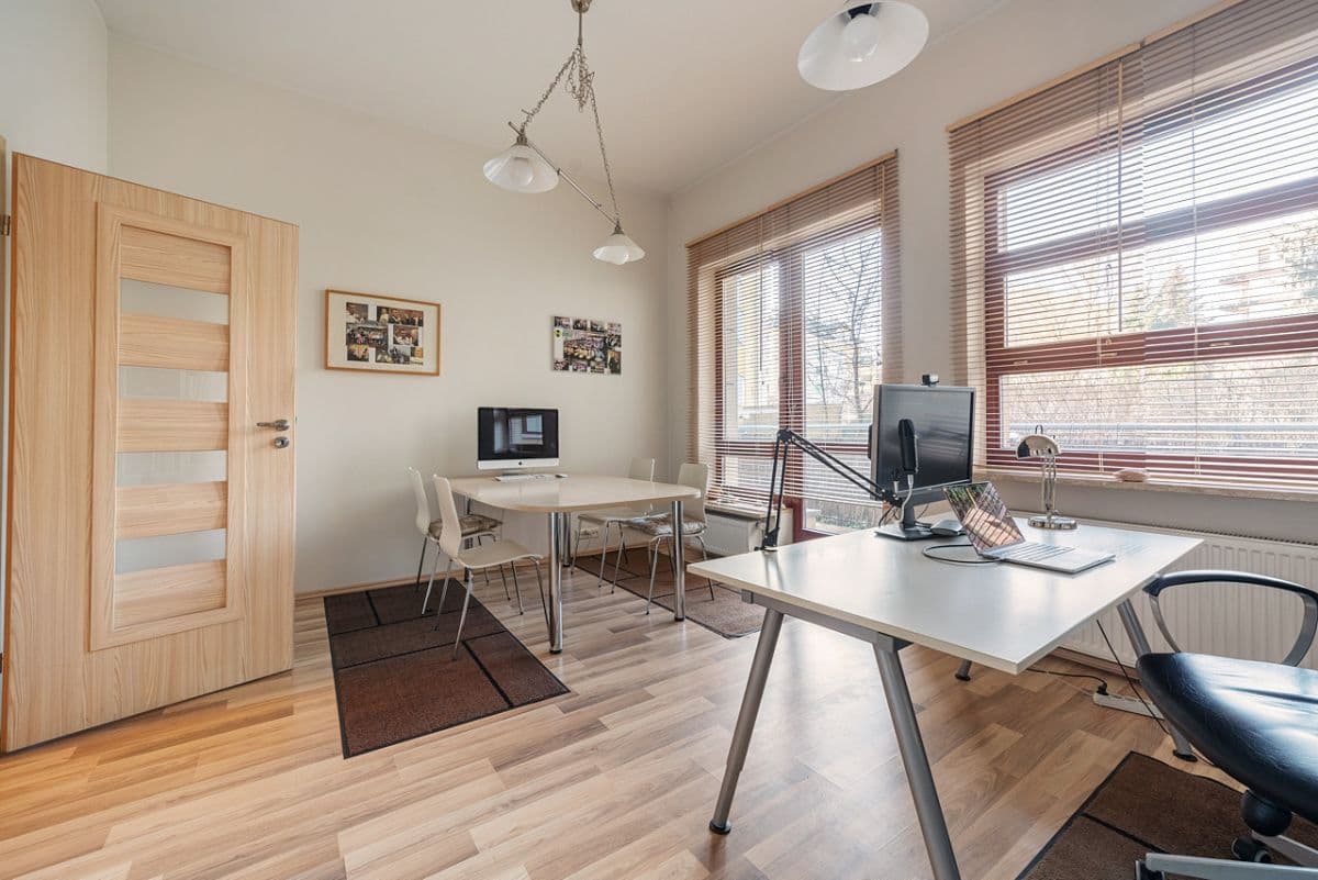 Miejsce parkingowe i 3 niezależne pokoje blisko metra - Photo 2