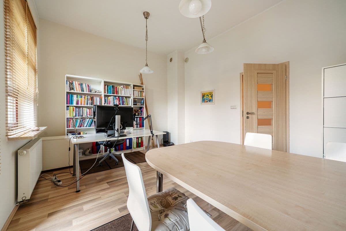 Miejsce parkingowe i 3 niezależne pokoje blisko metra - Photo 3