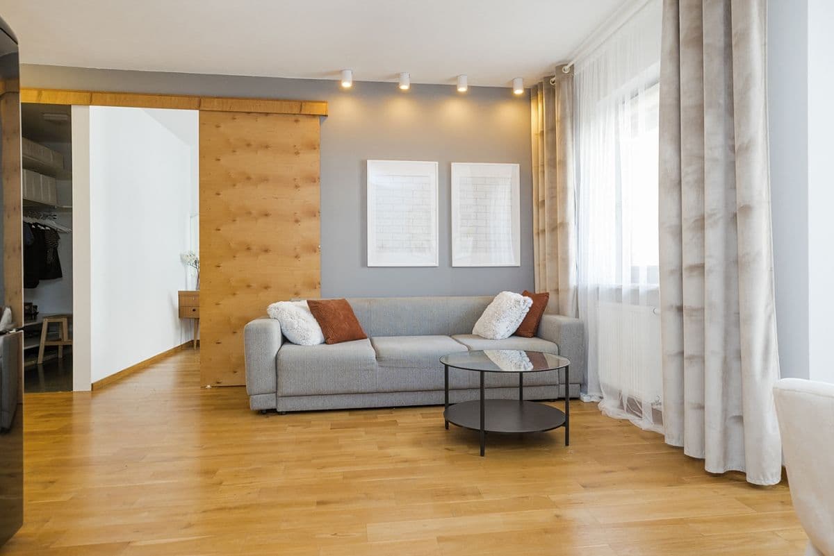 Słoneczne mieszkanie dwupokojowe z garażem blisko metra - Photo 4