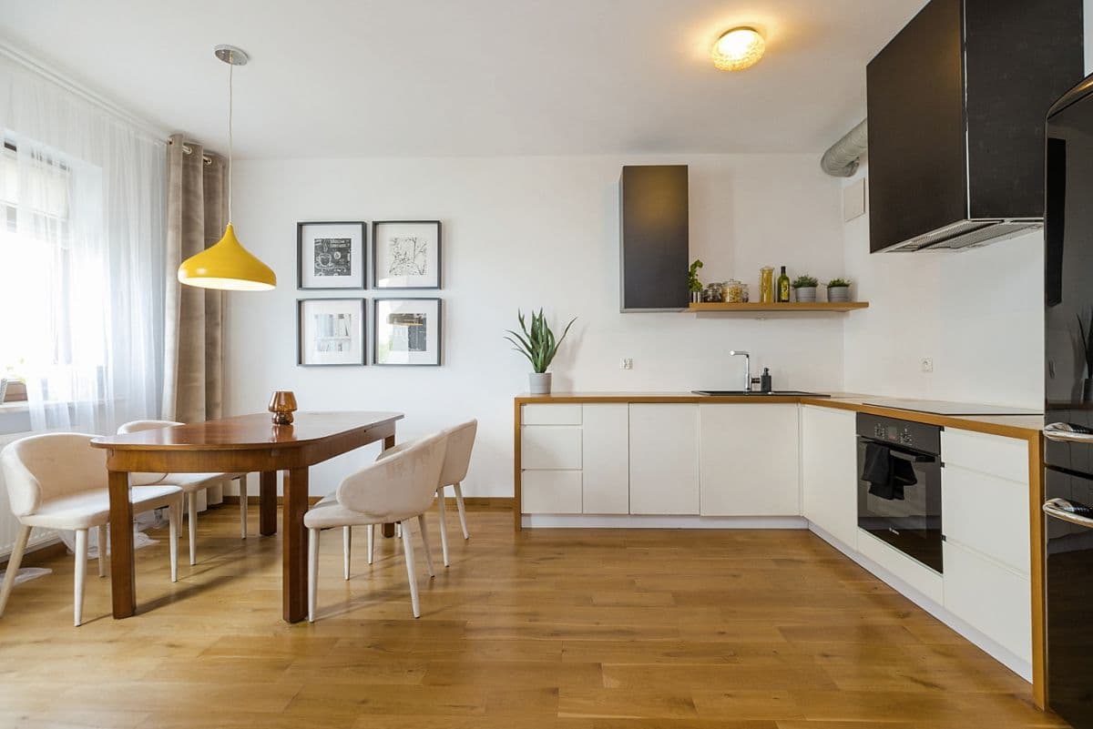 Słoneczne mieszkanie dwupokojowe z garażem blisko metra - Photo 2