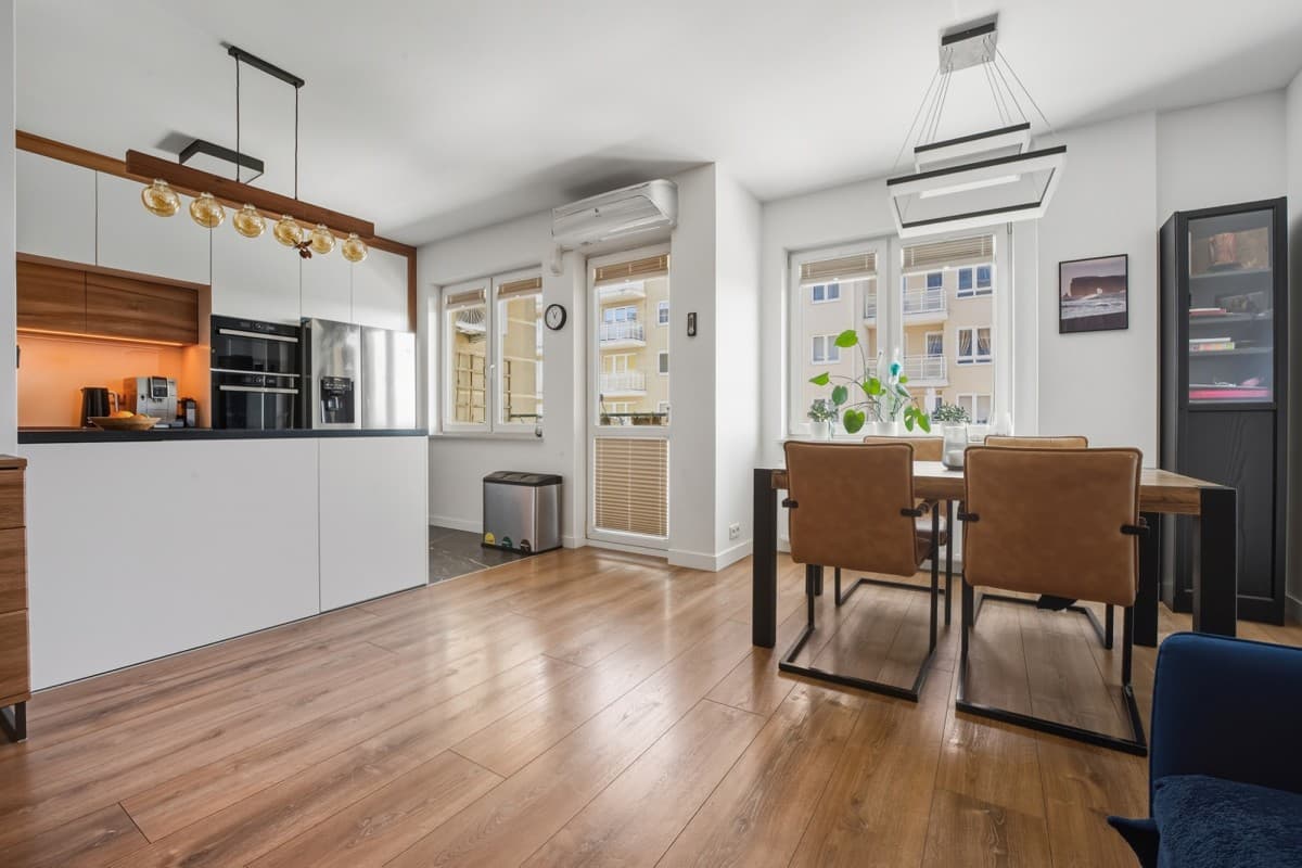 3-pokojowe mieszkanie z balkonem i 2 miejscami garażowymi - Photo 4