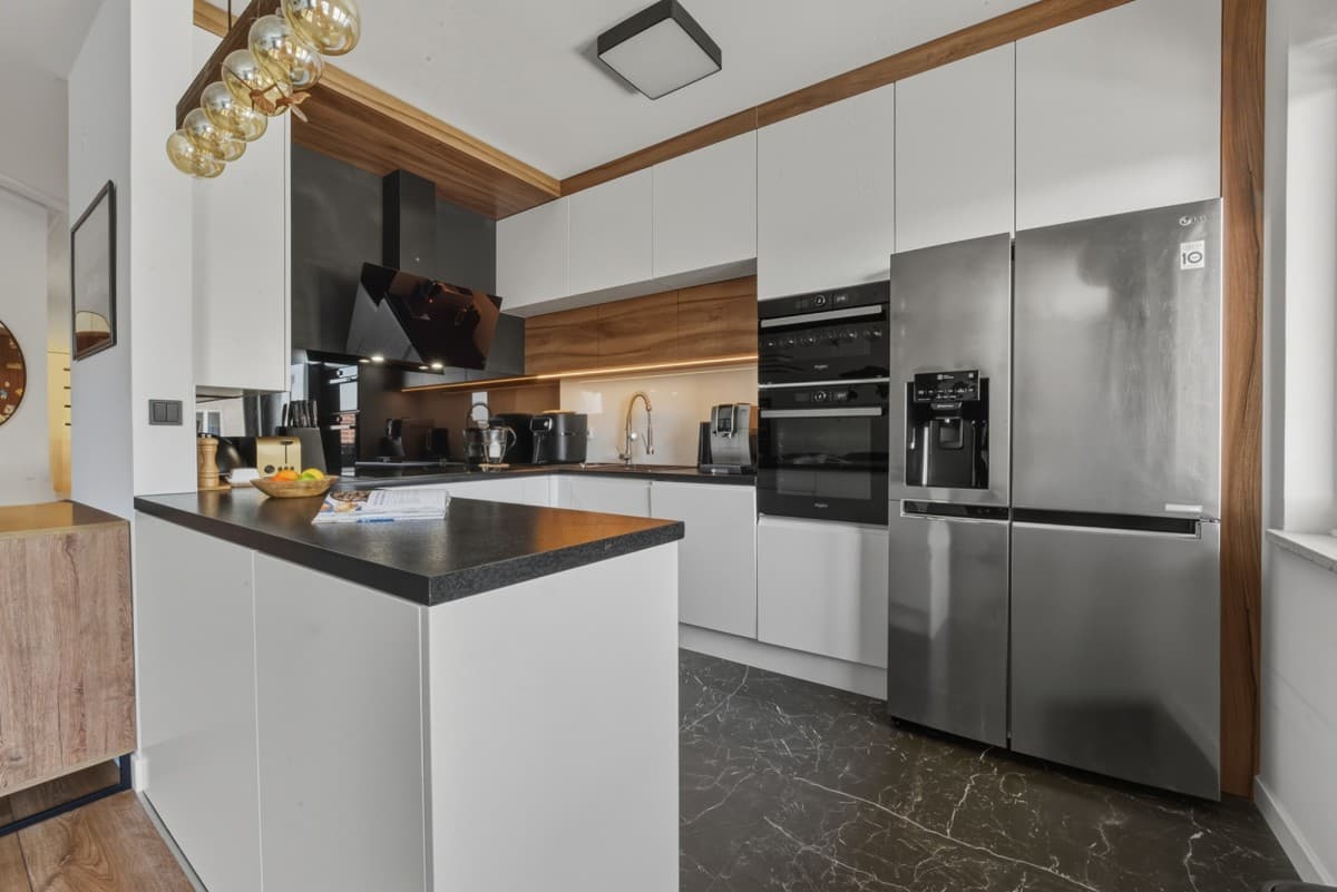 3-pokojowe mieszkanie z balkonem i 2 miejscami garażowymi - Photo 2