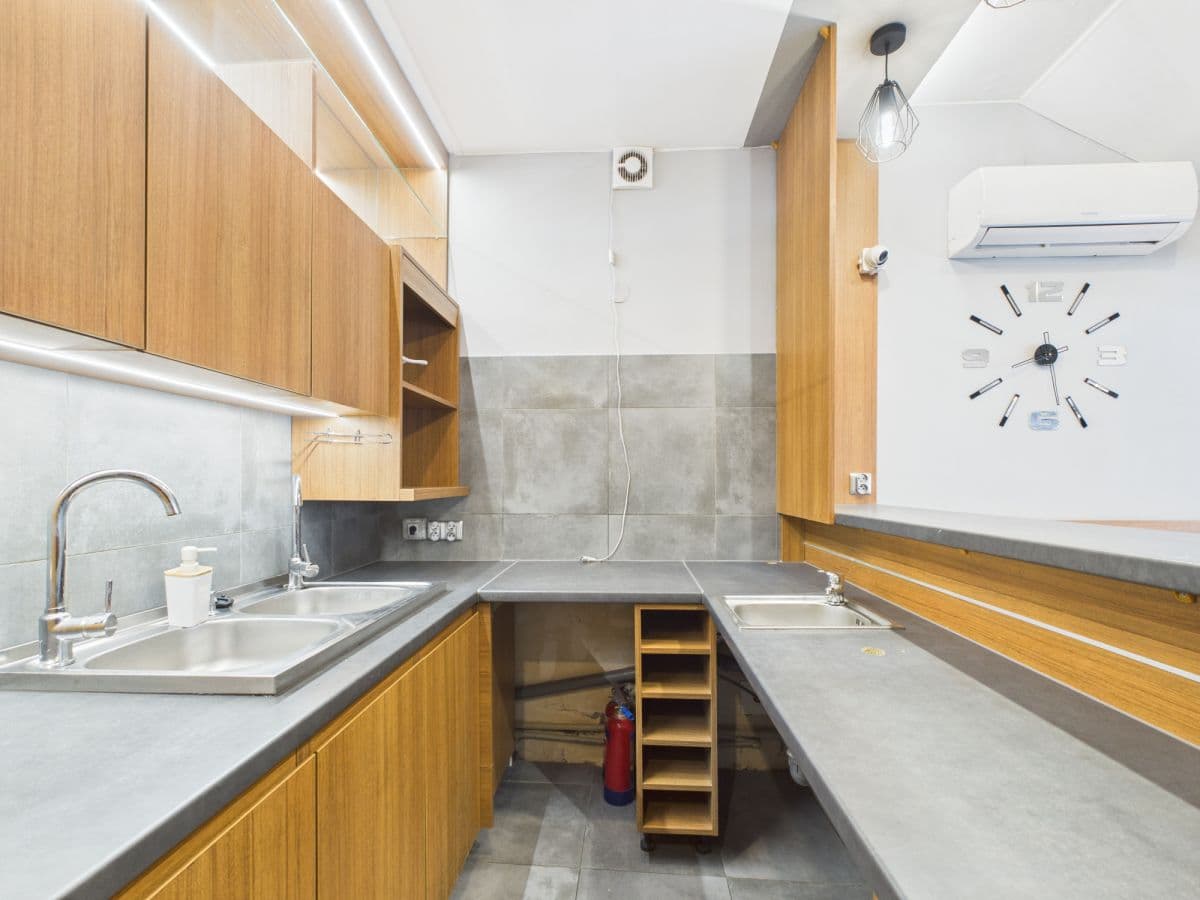 Lokal z witryną pod gastronomię lub handel - Photo 3