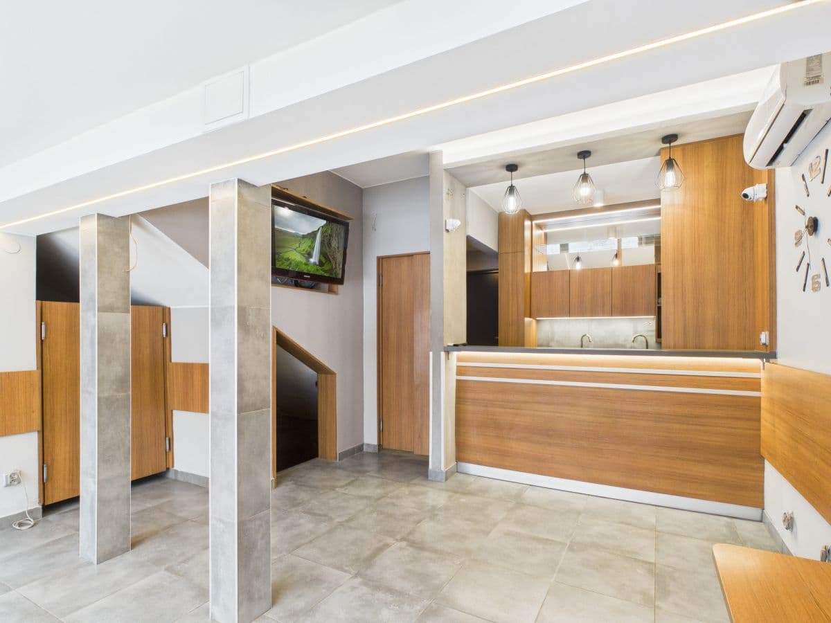 Lokal z witryną pod gastronomię lub handel - Photo 2