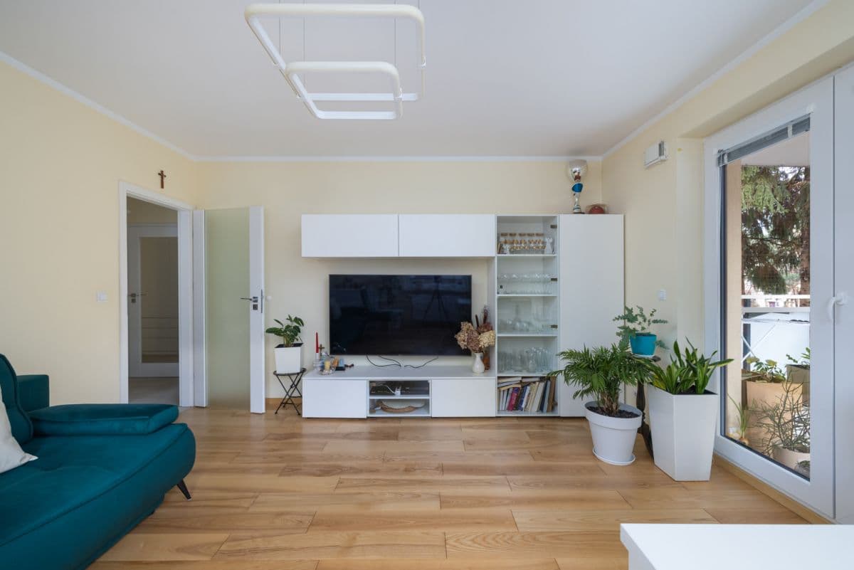 Mieszkanie 2-pokojowe z miejscem postojowym i komórką - Photo 2