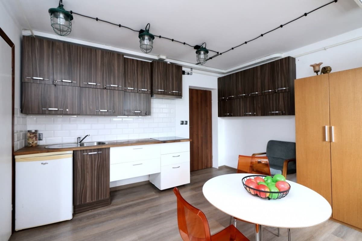 Kawalerka w kameralnym budynku na Zaciszu - Photo 2