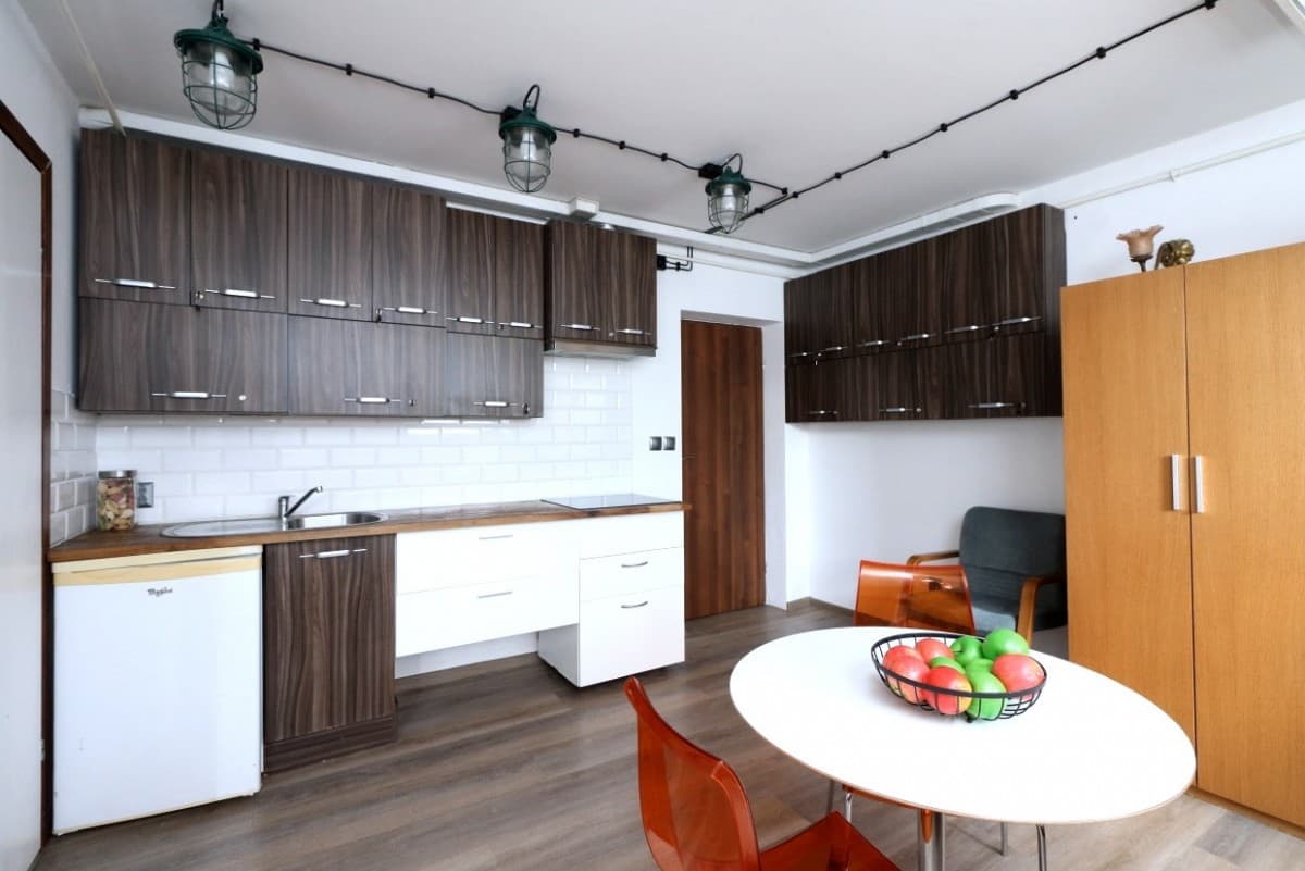 Kawalerka w kameralnym budynku na Zaciszu - Photo 3