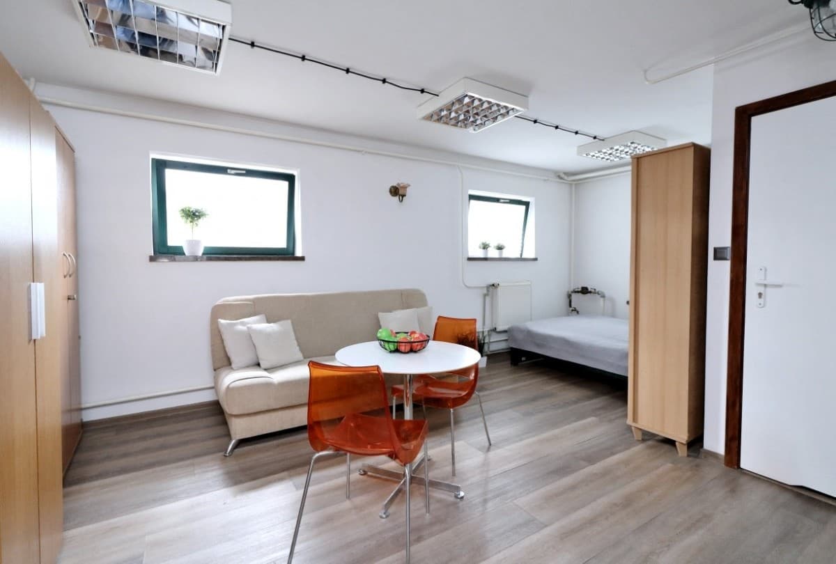 Kawalerka w kameralnym budynku na Zaciszu - Photo 4