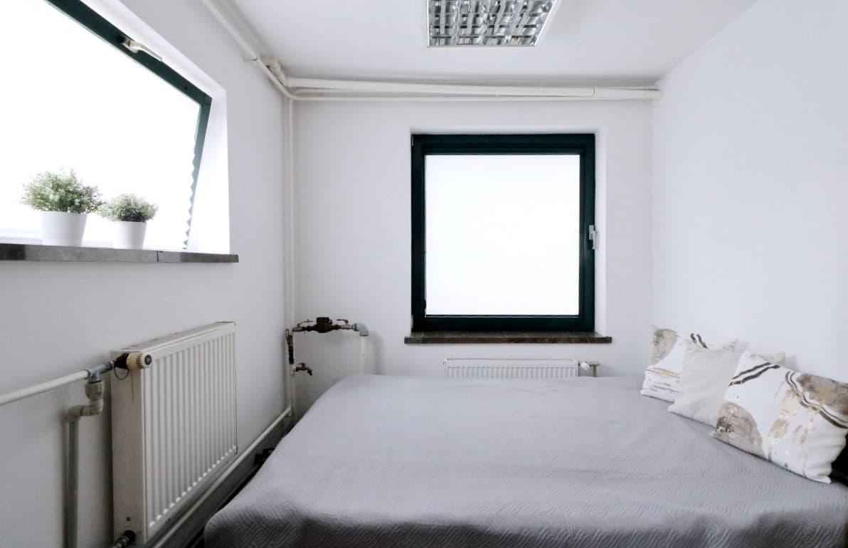 Kawalerka w kameralnym budynku na Zaciszu - Photo 5