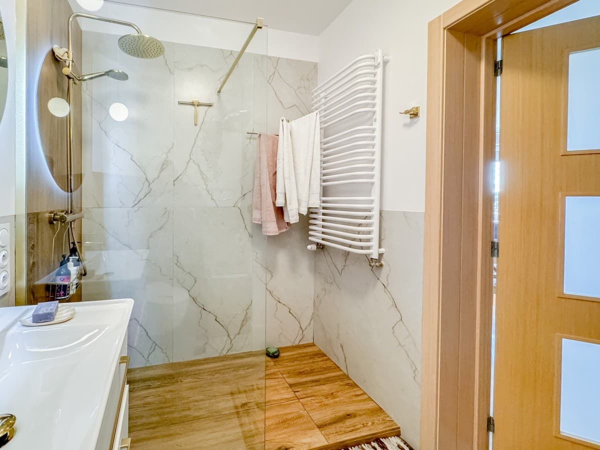 Przestronne, prywatne mieszkanie dwupoziomowe z ogrodem – 12