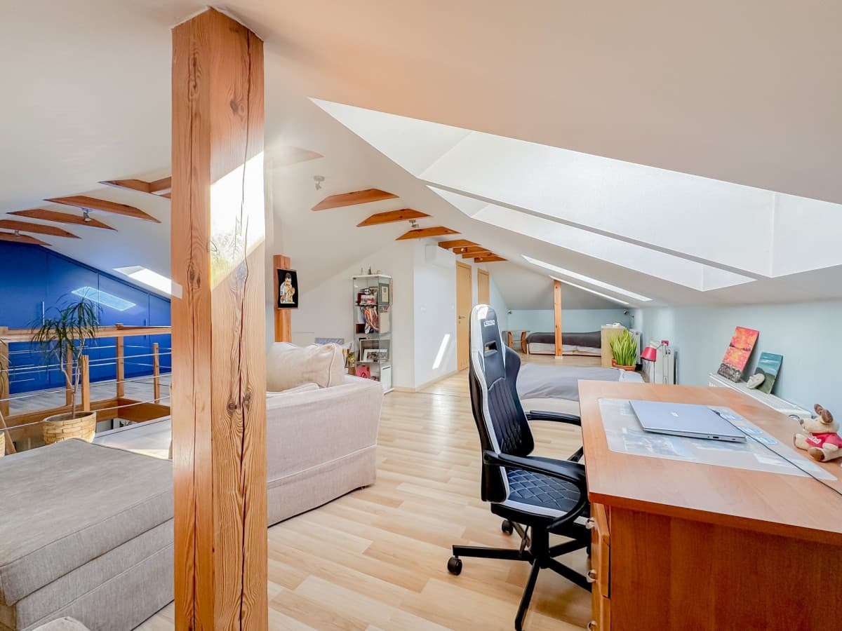 Przestronne, prywatne mieszkanie dwupoziomowe z ogrodem – 13