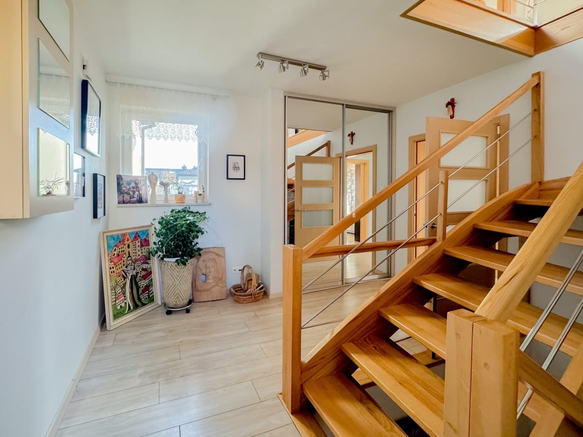 Przestronne, prywatne mieszkanie dwupoziomowe z ogrodem – 15