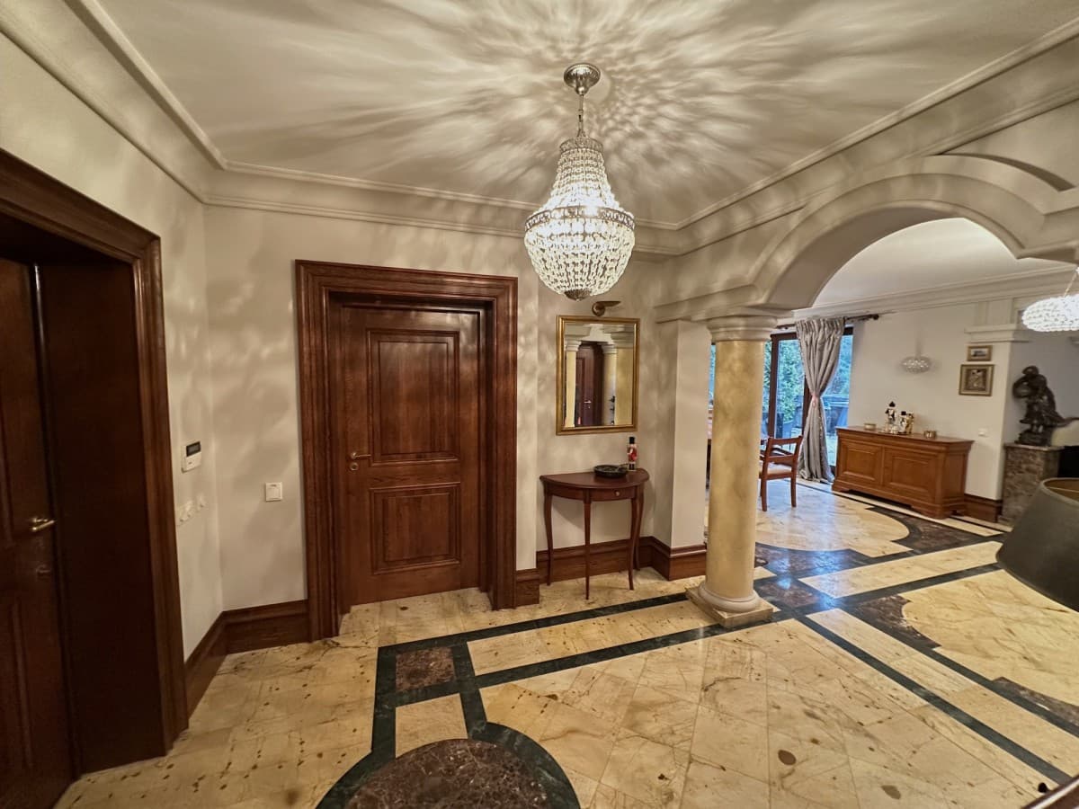 Przestronna willa z jacuzzi na cichej ulicy – 4