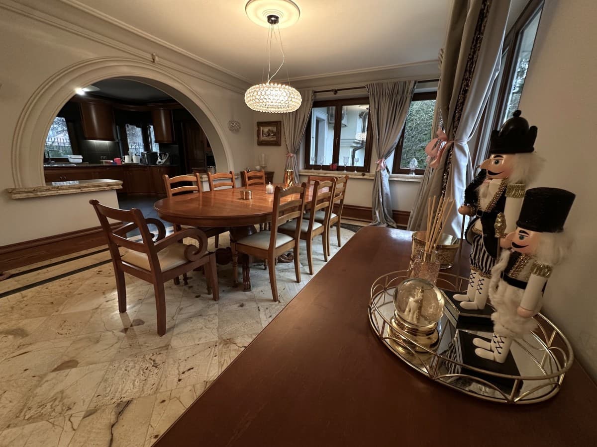 Przestronna willa z jacuzzi na cichej ulicy – 7