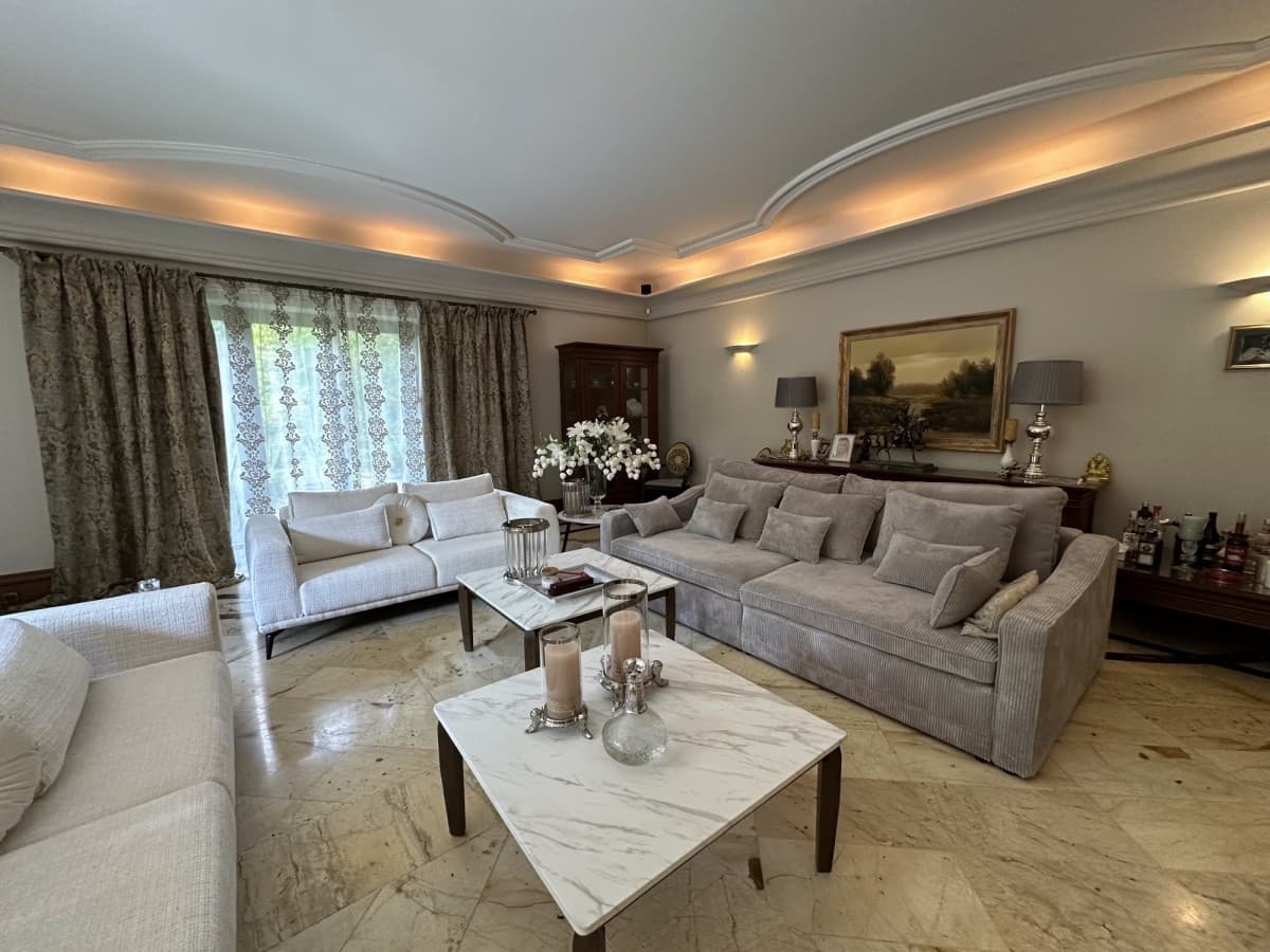 Przestronna willa z jacuzzi na cichej ulicy – 3