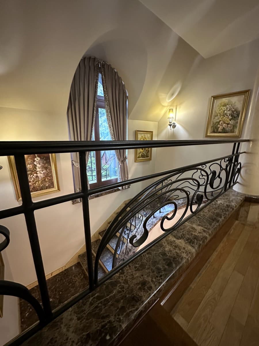 Przestronna willa z jacuzzi na cichej ulicy – 10