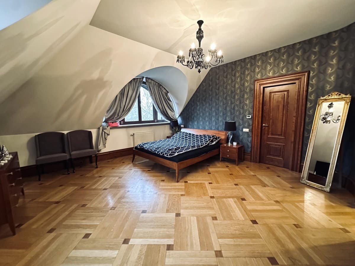 Przestronna willa z jacuzzi na cichej ulicy – 12