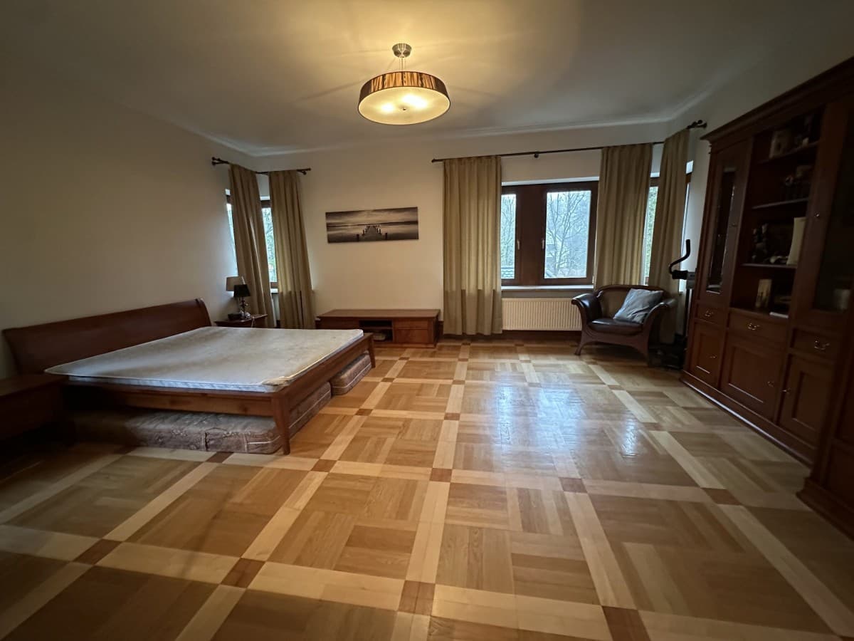 Przestronna willa z jacuzzi na cichej ulicy – 14