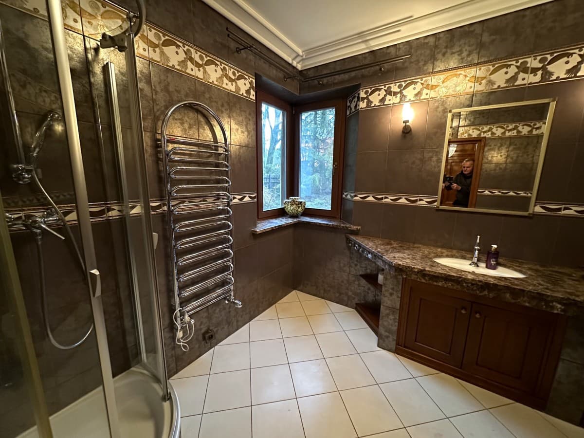 Przestronna willa z jacuzzi na cichej ulicy – 18