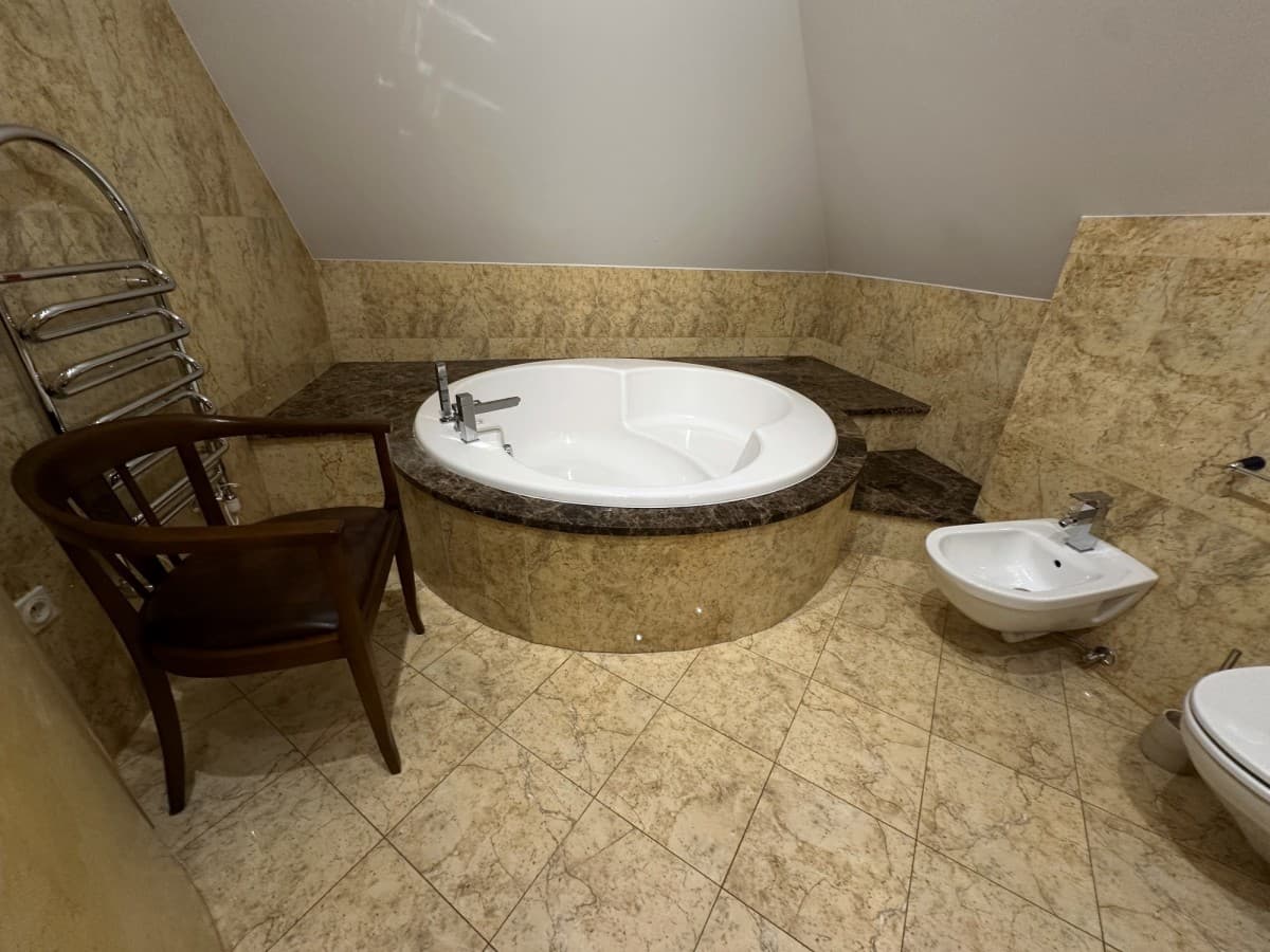 Przestronna willa z jacuzzi na cichej ulicy – 19