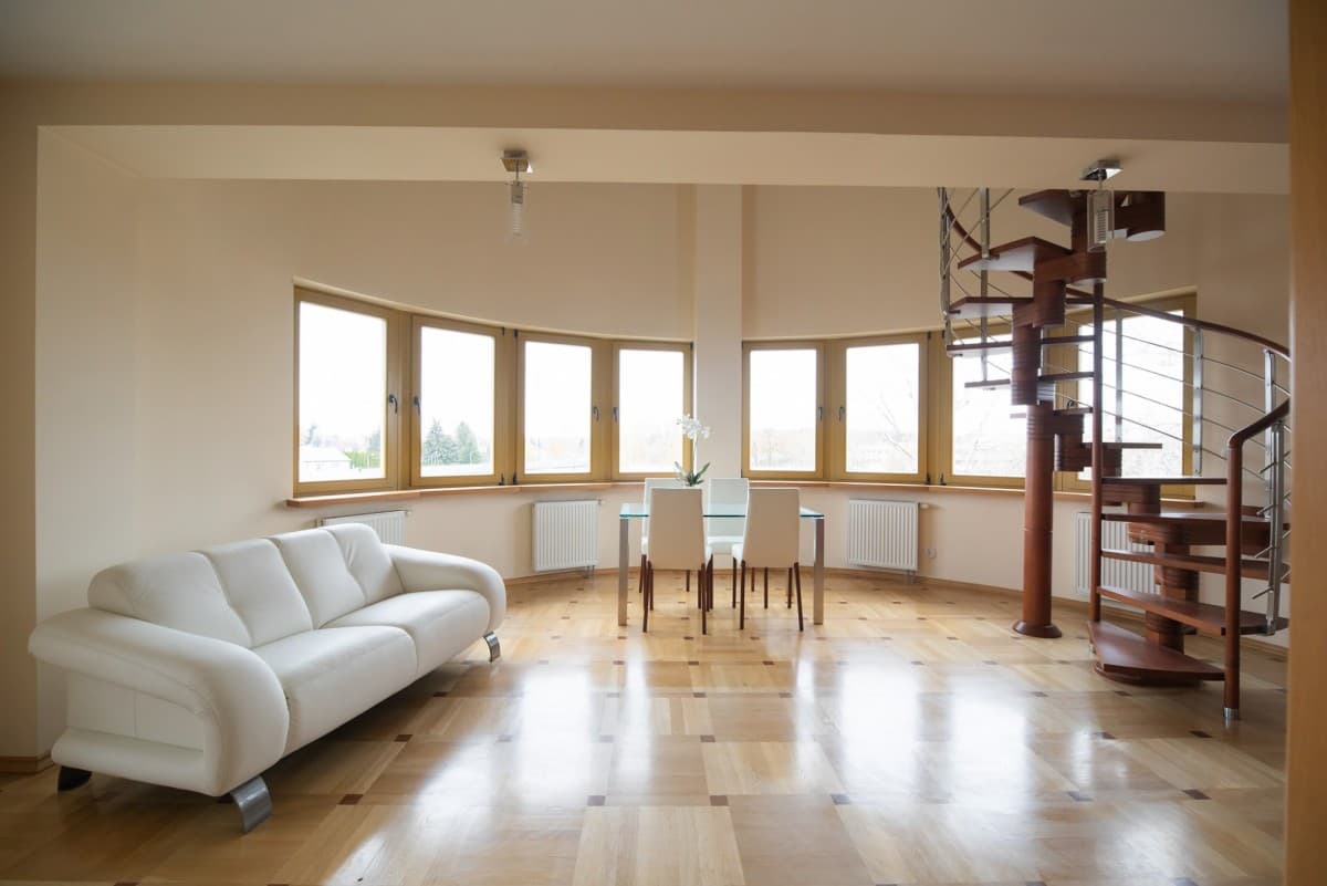 Przestronny dwupoziomowy apartament z basenem w Konstancinie – 5