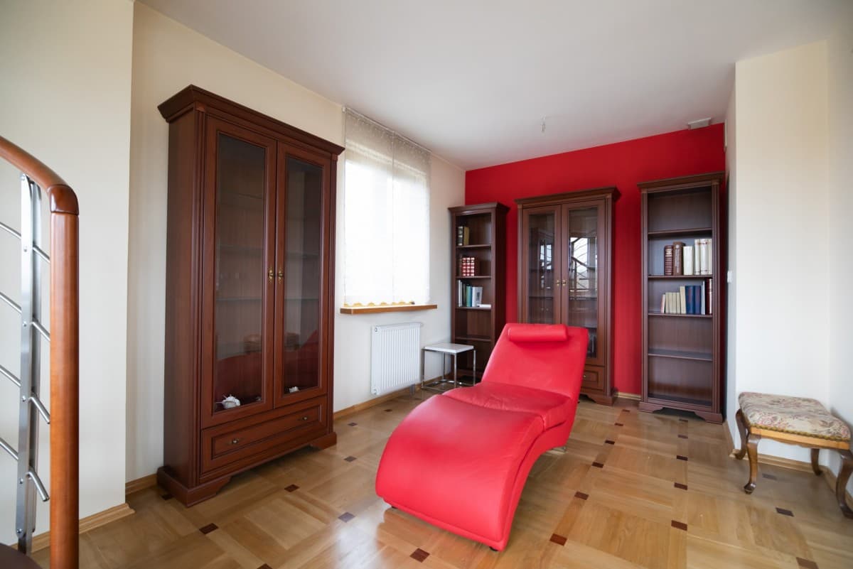 Przestronny dwupoziomowy apartament z basenem w Konstancinie – 6