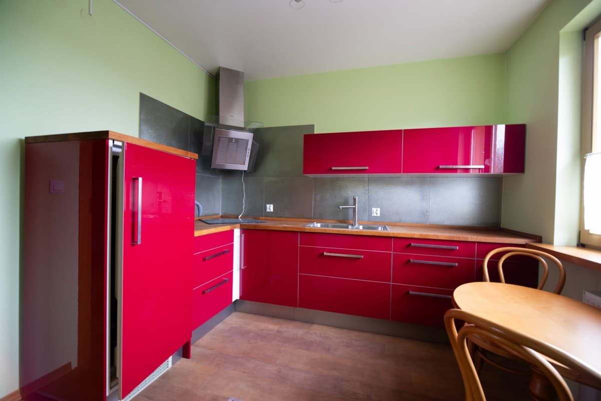 Przestronny dwupoziomowy apartament z basenem w Konstancinie – 11