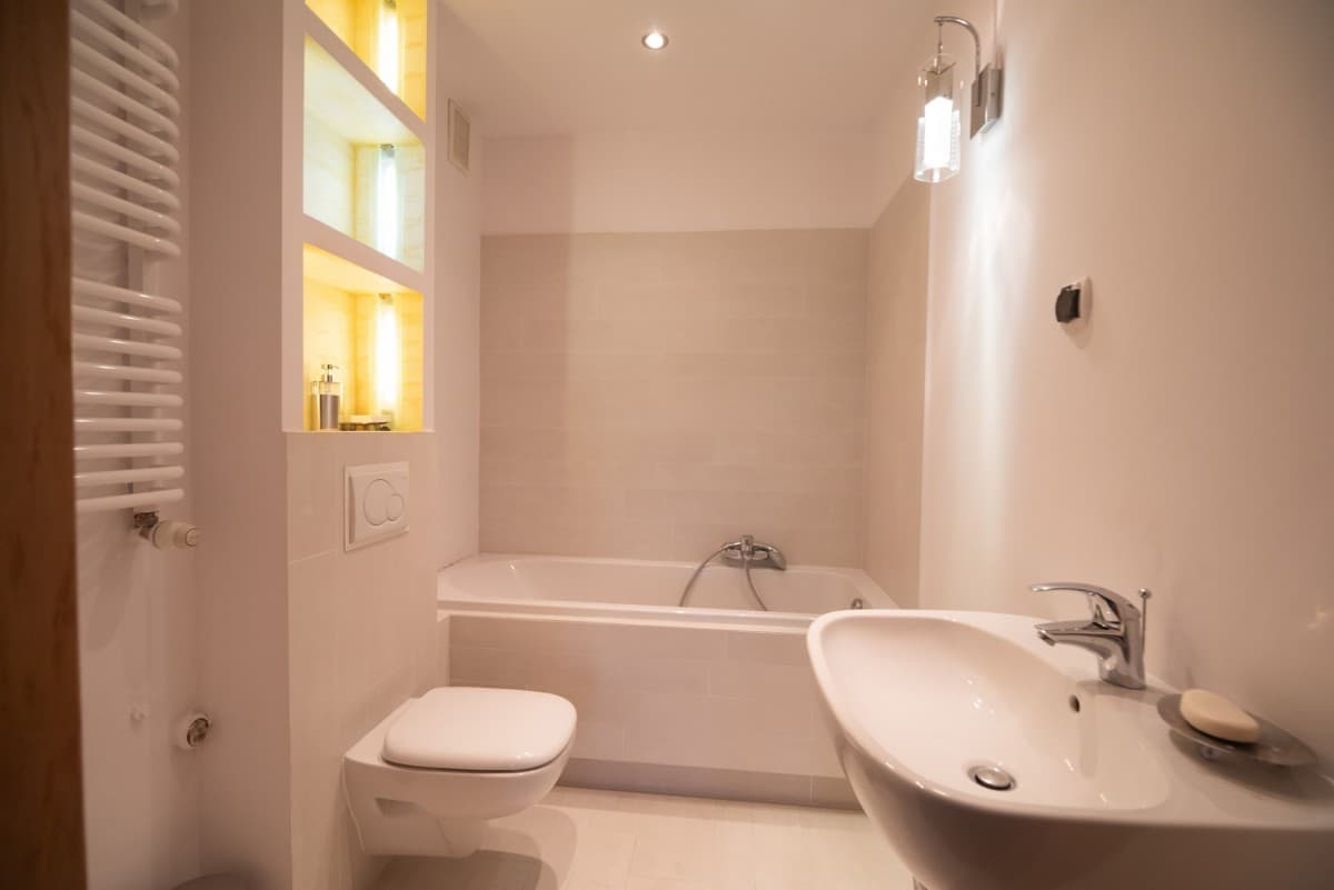 Przestronny dwupoziomowy apartament z basenem w Konstancinie – 24