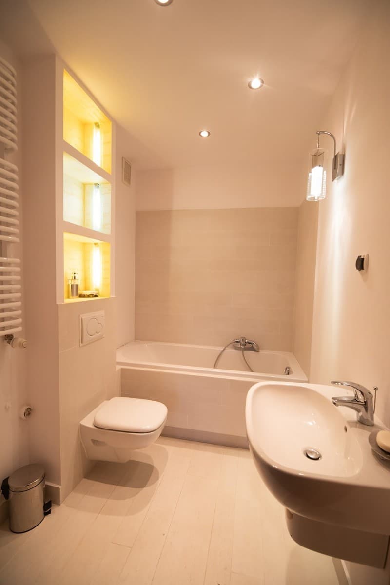 Przestronny dwupoziomowy apartament z basenem w Konstancinie – 25