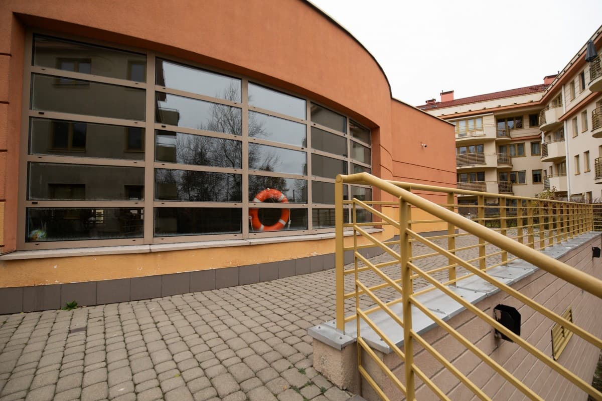 Przestronny dwupoziomowy apartament z basenem w Konstancinie – 28