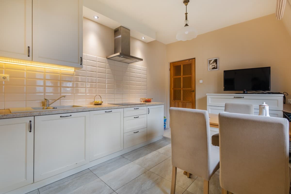 Dom i biznes w jednym: 3 lokale usługowe – 8