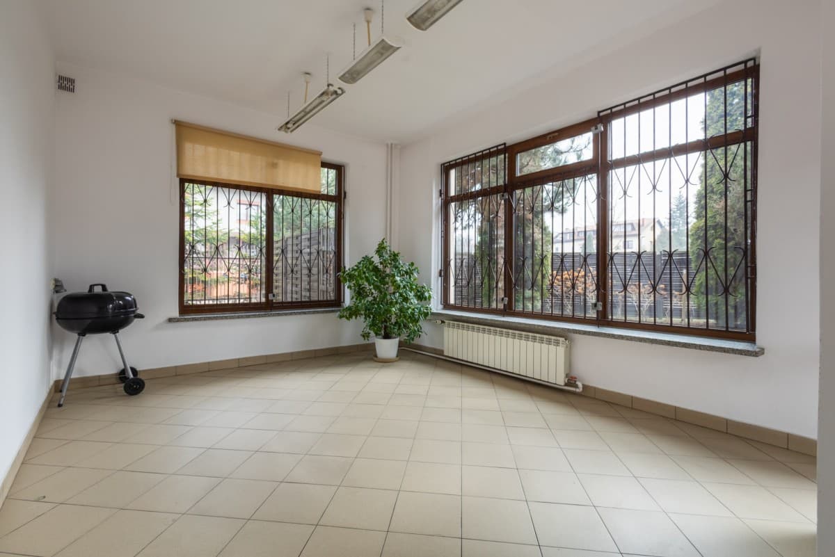 Dom i biznes w jednym: 3 lokale usługowe – 3