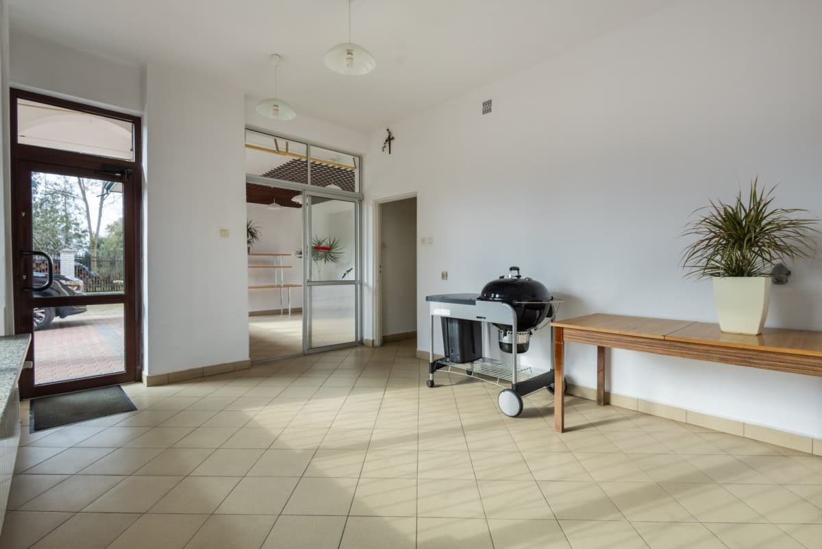 Dom z 3 lokalami usługowymi w Starej Miłosnej – 4