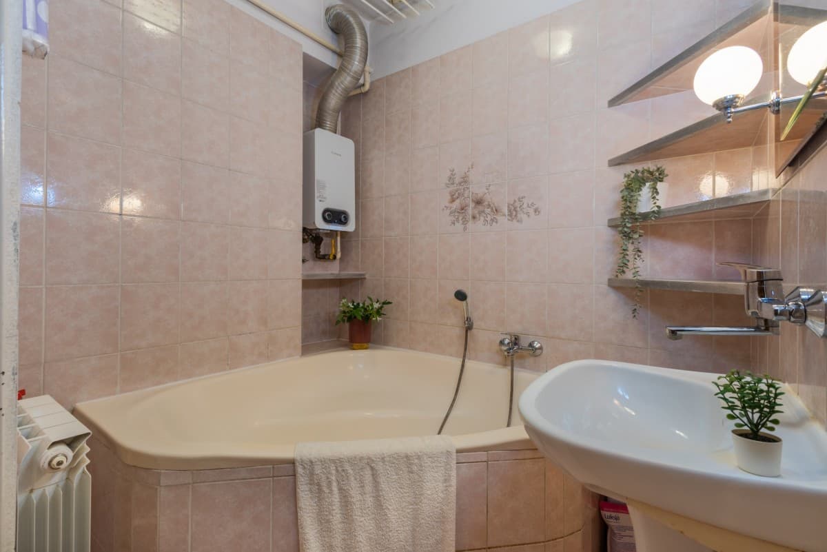 Dom z 3 lokalami usługowymi w Starej Miłosnej – 13