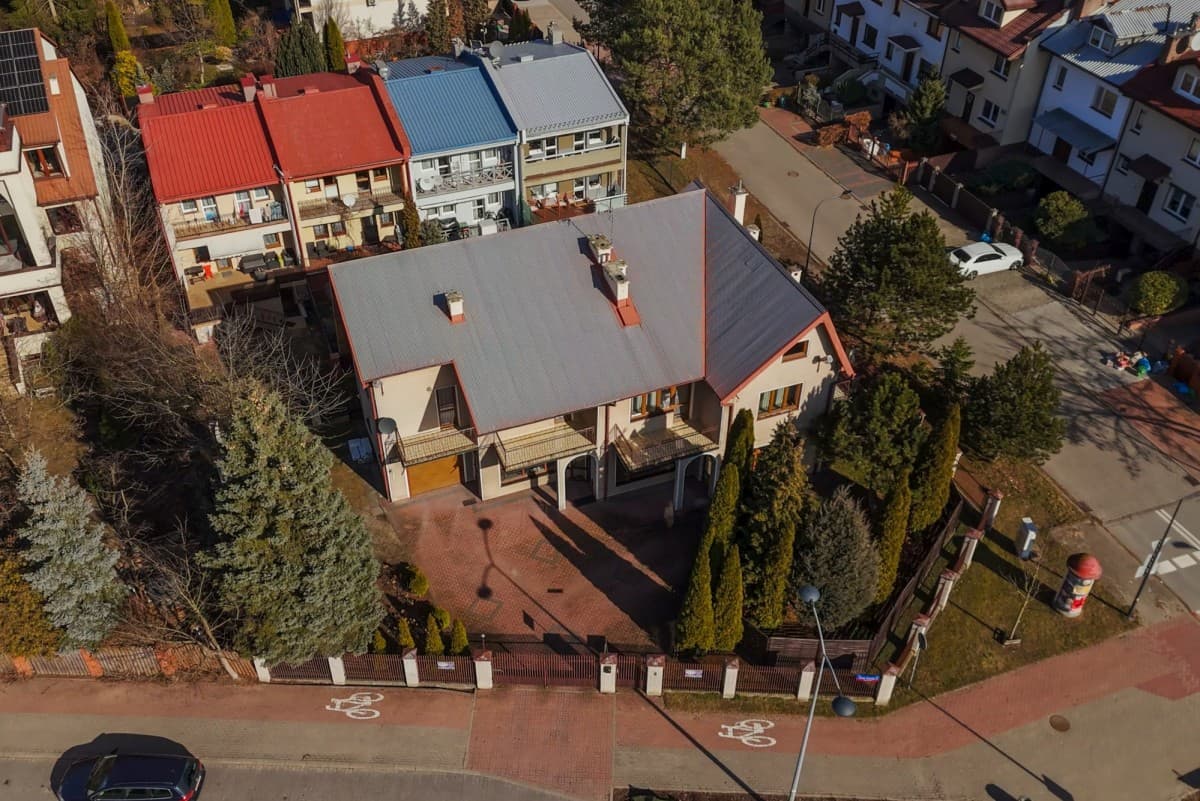 Dom z 3 lokalami usługowymi w Starej Miłosnej – 1