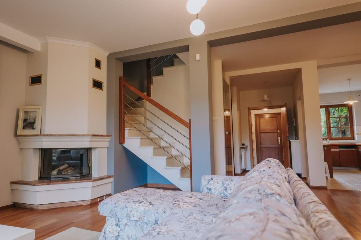 Przestronny 4-pokojowy segment w Konstancinie – 3