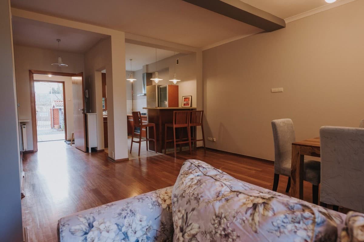 Przestronny 4-pokojowy segment w Konstancinie – 4