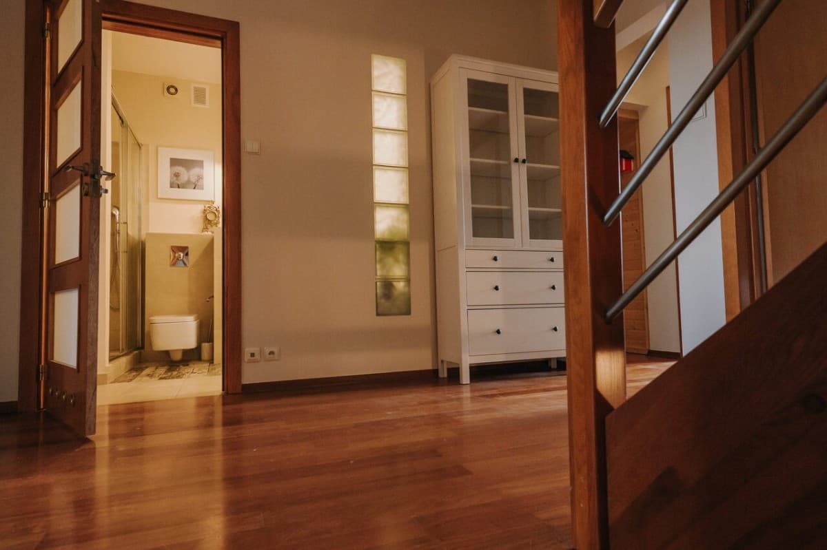 Przestronny 4-pokojowy segment w Konstancinie – 9