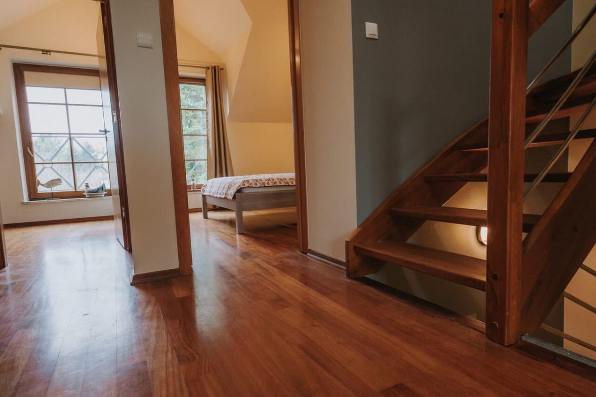 Przestronny 4-pokojowy segment w Konstancinie – 10