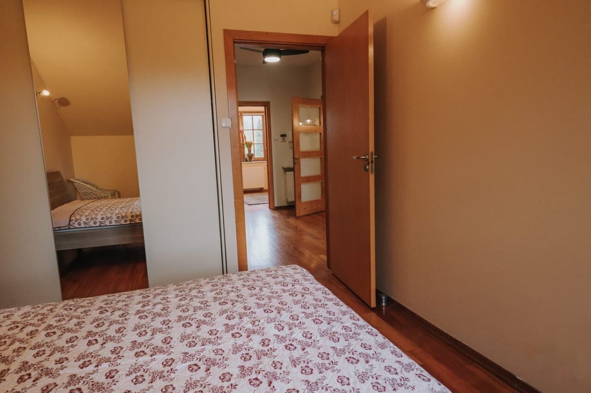 Przestronny 4-pokojowy segment w Konstancinie – 12