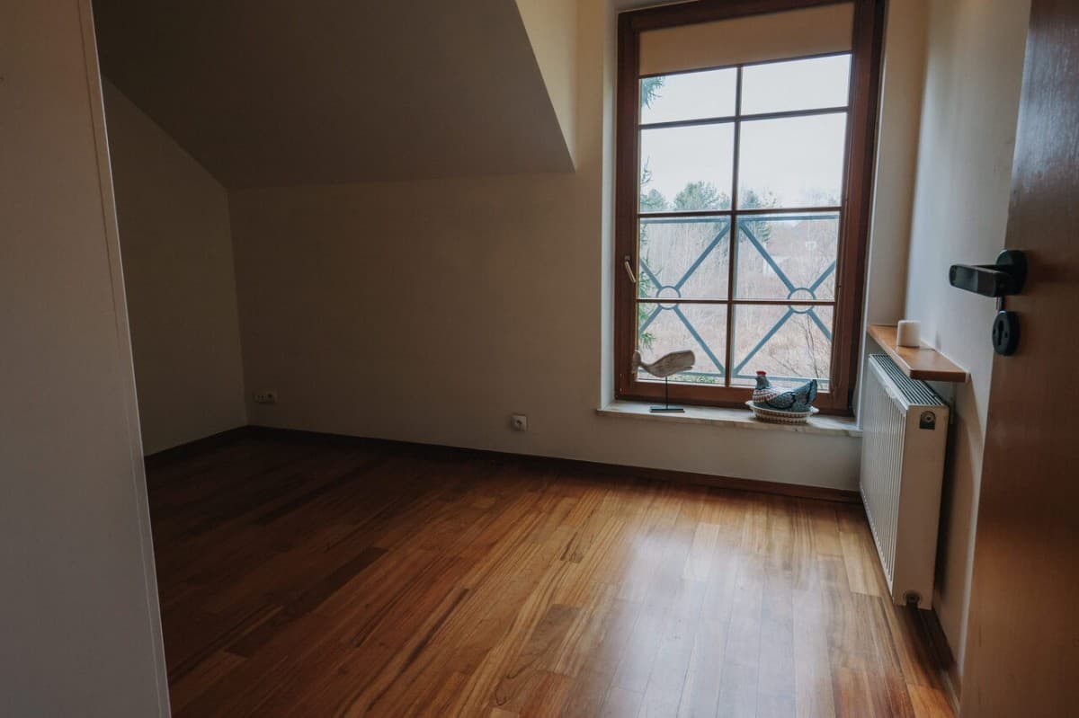 Przestronny 4-pokojowy segment w Konstancinie – 14