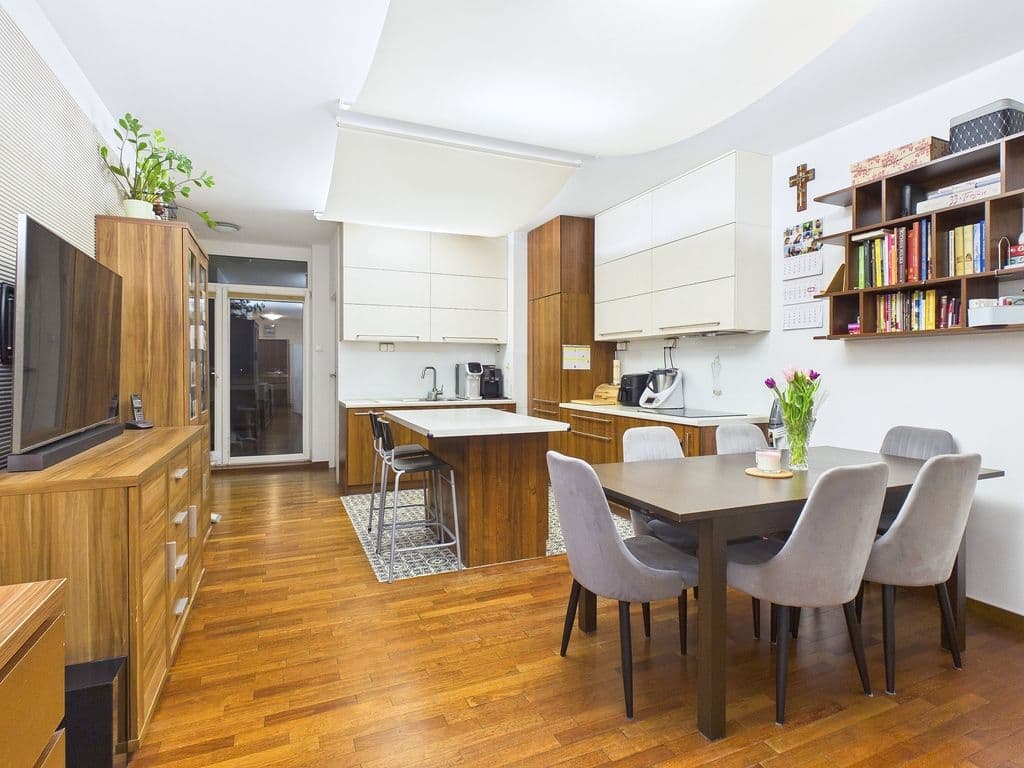 Przestronne mieszkanie 4-pokojowe z loggią – 1