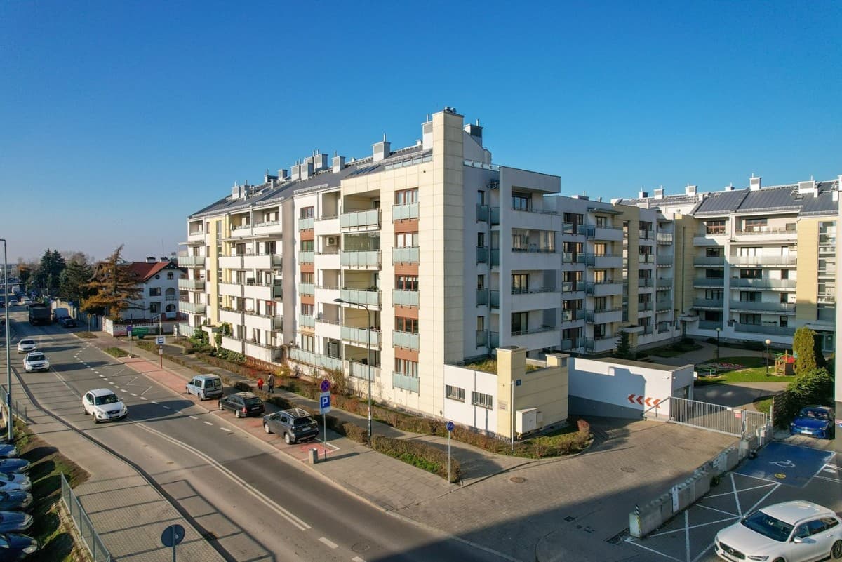 Przestronne dwupoziomowe mieszkanie w zamkniętym osiedlu – 1