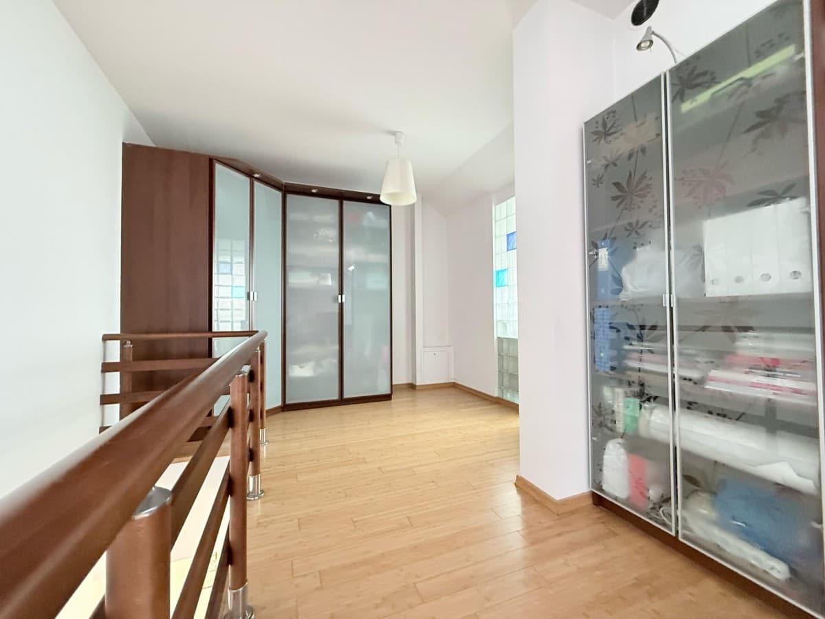 Przestronne dwupoziomowe mieszkanie w zamkniętym osiedlu – 16